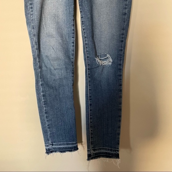 Levi’s Medium Wash 711 Skinny Distressed Jeans - Picture 6 of 10